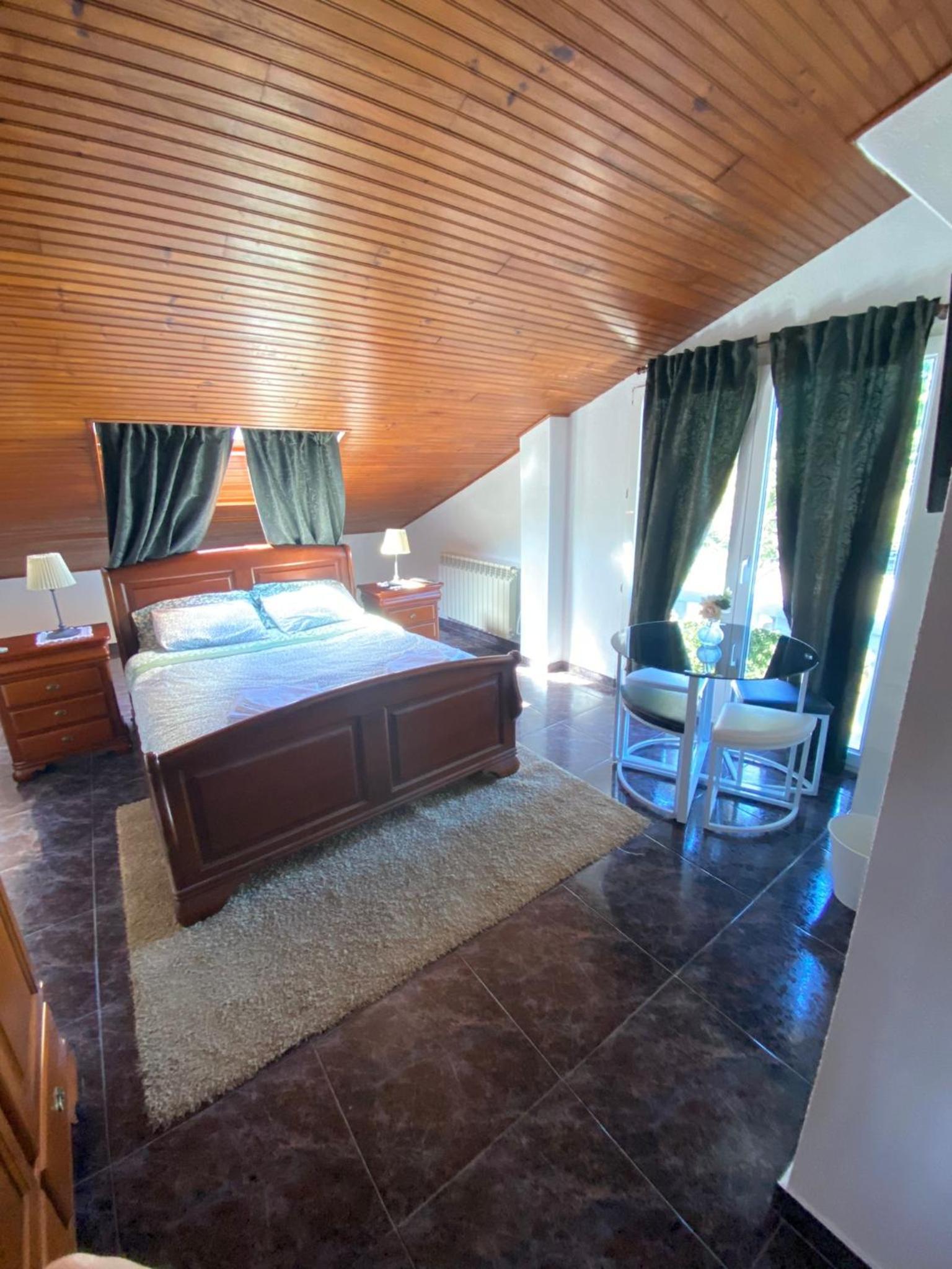 Habitación Doble con Baño Privado