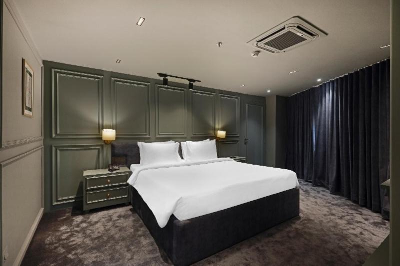 Suite Room (20% Off on Meal Upgrade,20 % Discount on Laundry and Complimentary Welcome Drink on arrival) Suite Room (20% Off on Meal Upgrade,20 % Discount on Laundry and Complimentary Welcome Drink on arrival)