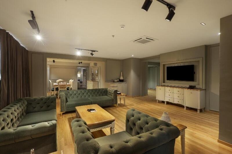 Suite Room (20% Off on Meal Upgrade,20 % Discount on Laundry and Complimentary Welcome Drink on arrival) Suite Room (20% Off on Meal Upgrade,20 % Discount on Laundry and Complimentary Welcome Drink on arrival)