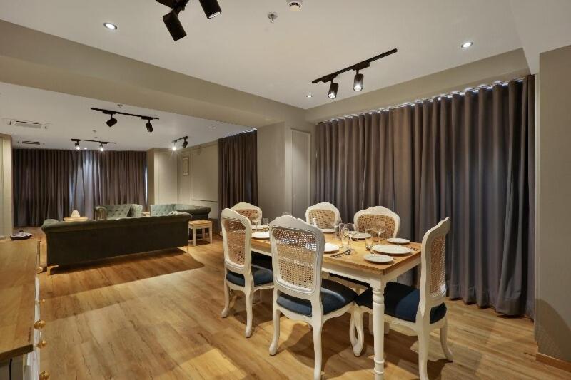 Suite Room (20% Off on Meal Upgrade,20 % Discount on Laundry and Complimentary Welcome Drink on arrival) Suite Room (20% Off on Meal Upgrade,20 % Discount on Laundry and Complimentary Welcome Drink on arrival)