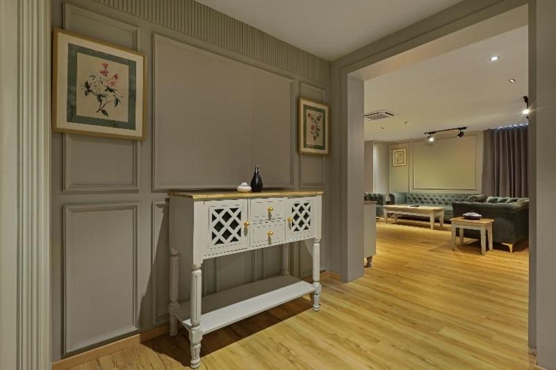 Suite Room (20% Off on Meal Upgrade,20 % Discount on Laundry and Complimentary Welcome Drink on arrival) Suite Room (20% Off on Meal Upgrade,20 % Discount on Laundry and Complimentary Welcome Drink on arrival)