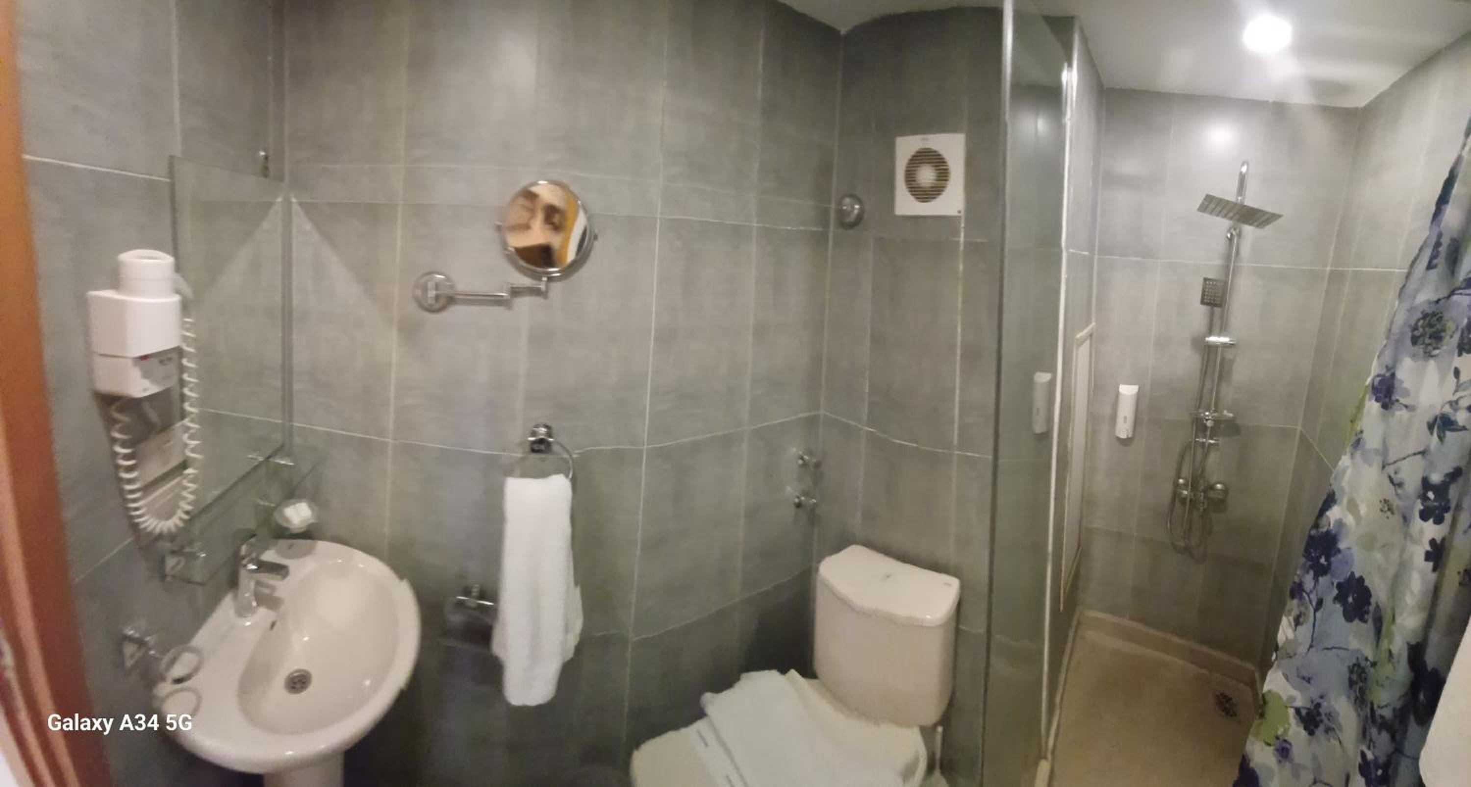 Economy Double Room - Photo 10