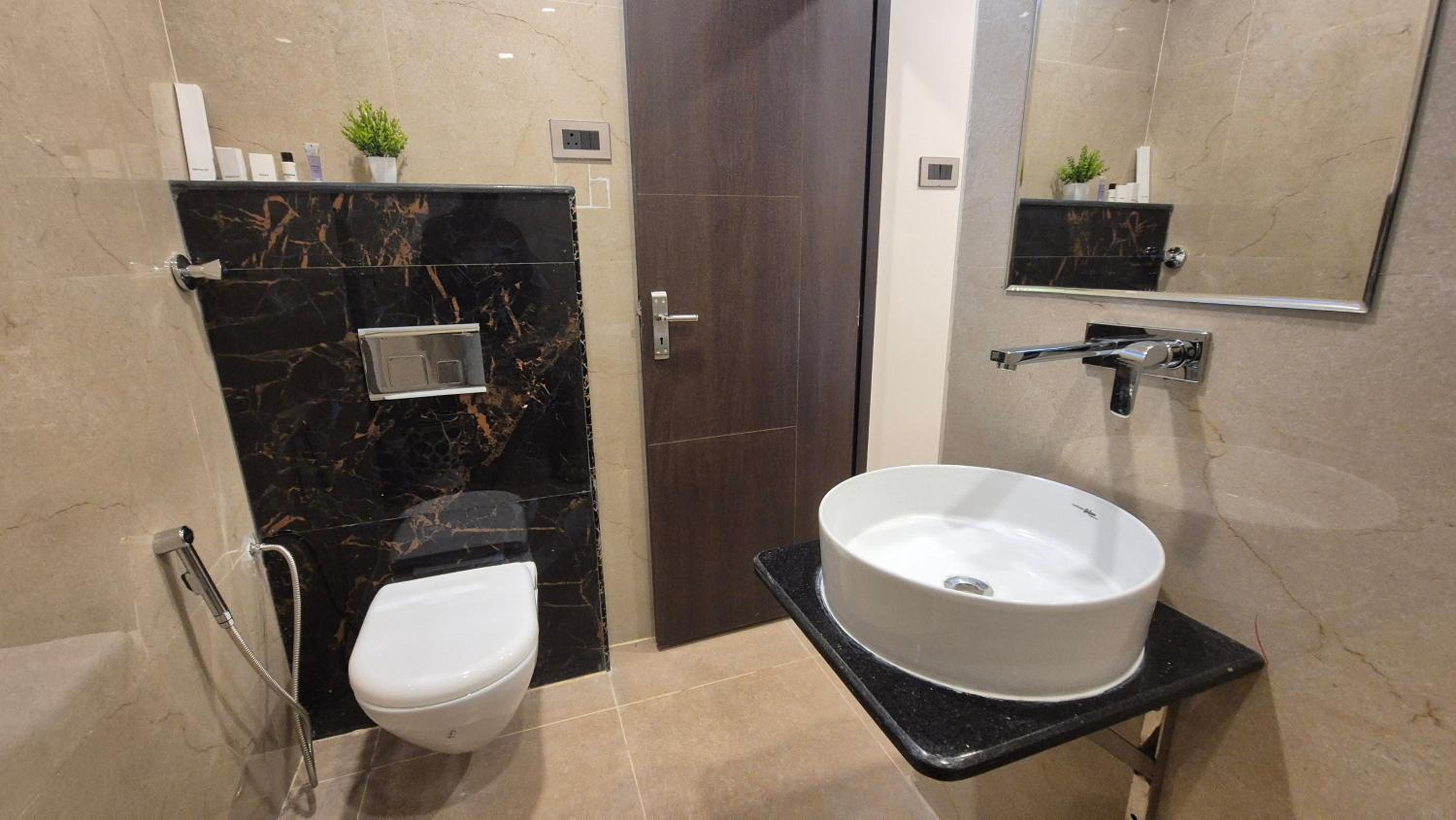 Deluxe King Room - Photo 7