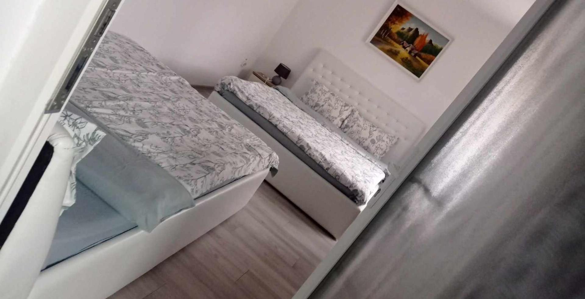 Double Room with Private Bathroom - Photo 3