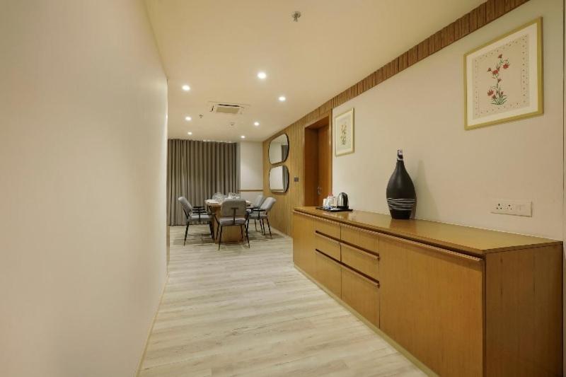 Suite Room (20% Off on Meal Upgrade,20 % Discount on Laundry and Complimentary Welcome Drink on arrival) Suite Room (20% Off on Meal Upgrade,20 % Discount on Laundry and Complimentary Welcome Drink on arrival)