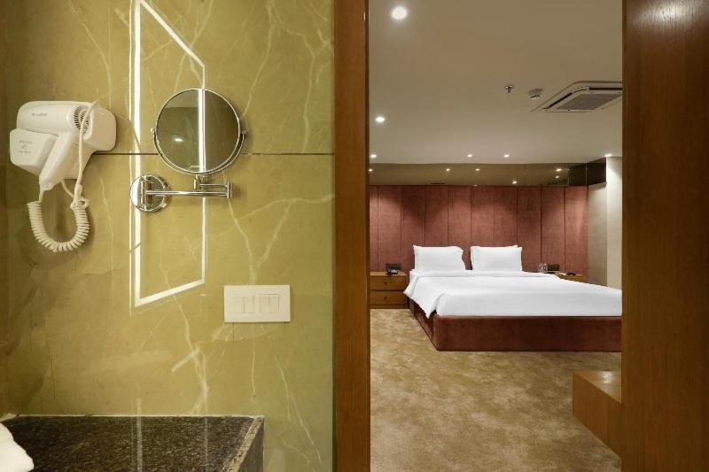Suite Room (20% Off on Meal Upgrade,20 % Discount on Laundry and Complimentary Welcome Drink on arrival) Suite Room (20% Off on Meal Upgrade,20 % Discount on Laundry and Complimentary Welcome Drink on arrival)