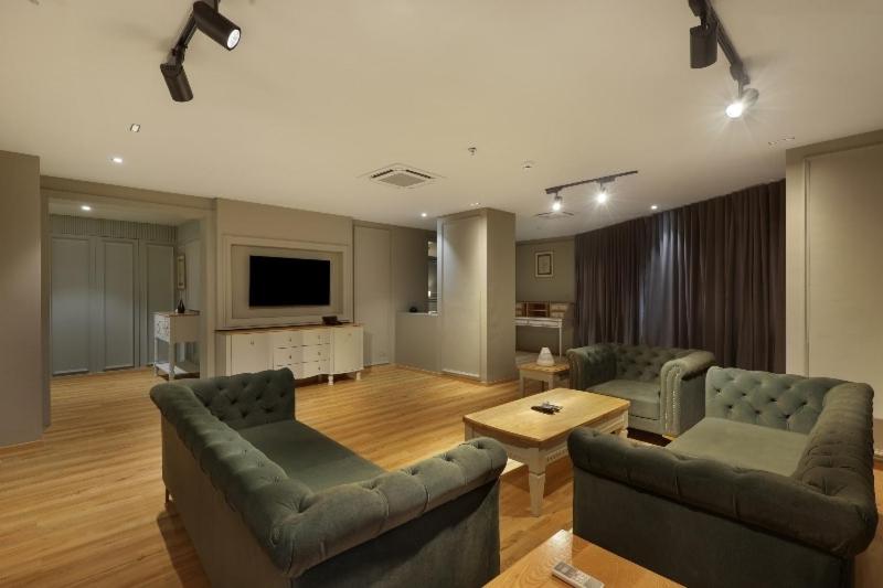 Suite Room (20% Off on Meal Upgrade,20 % Discount on Laundry and Complimentary Welcome Drink on arrival) Suite Room (20% Off on Meal Upgrade,20 % Discount on Laundry and Complimentary Welcome Drink on arrival)