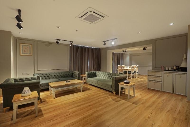 Suite Room (20% Off on Meal Upgrade,20 % Discount on Laundry and Complimentary Welcome Drink on arrival) Suite Room (20% Off on Meal Upgrade,20 % Discount on Laundry and Complimentary Welcome Drink on arrival)