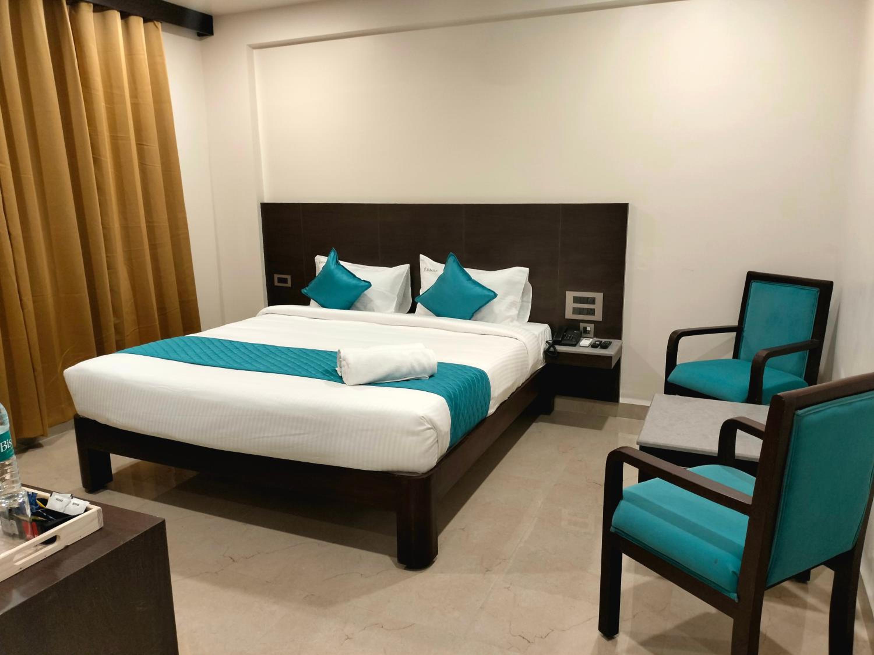 Superior King Room - Photo 8
