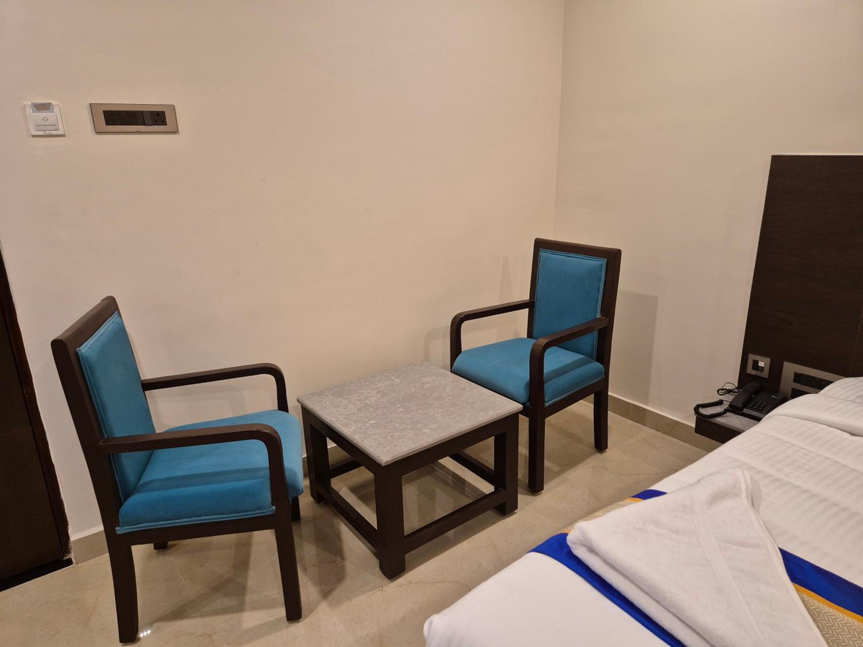 Superior King Room - Photo 9