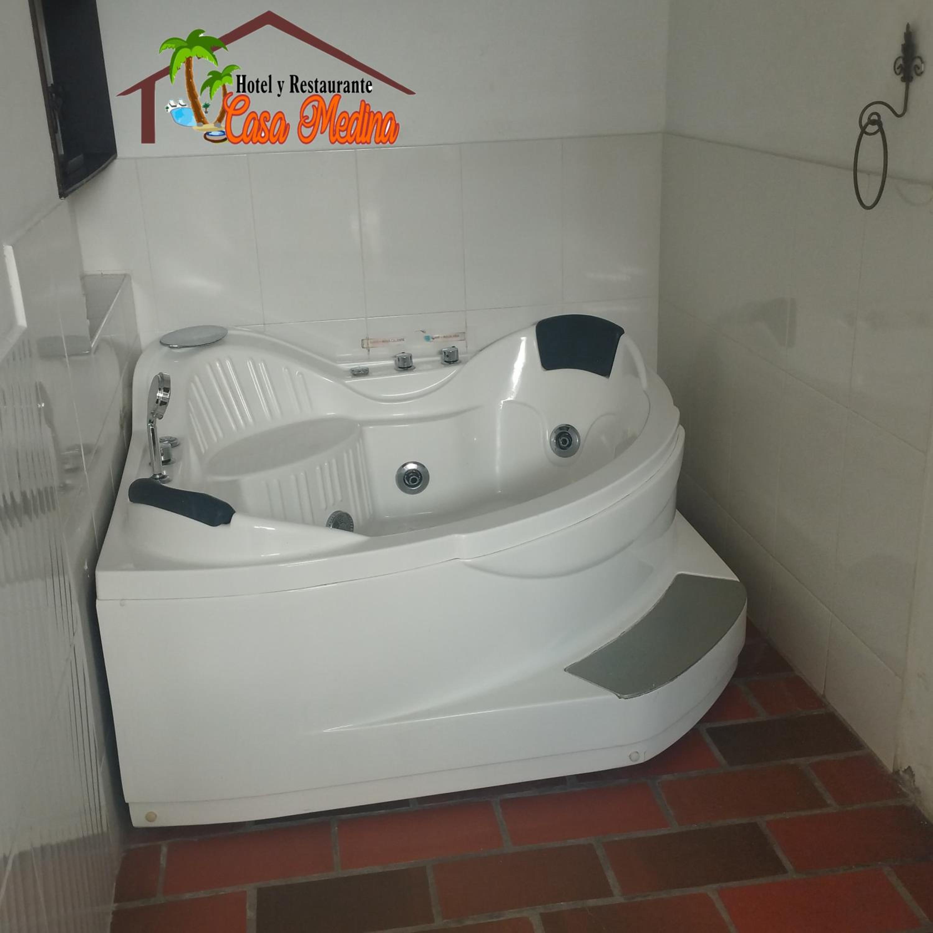 Single Room with Private Bathroom photo 3