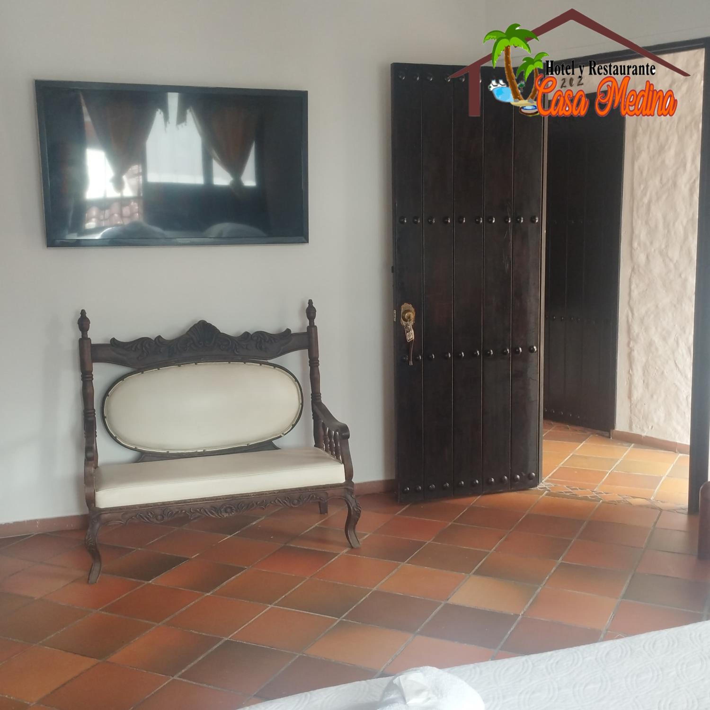 Family Room with Private Bathroom photo 3