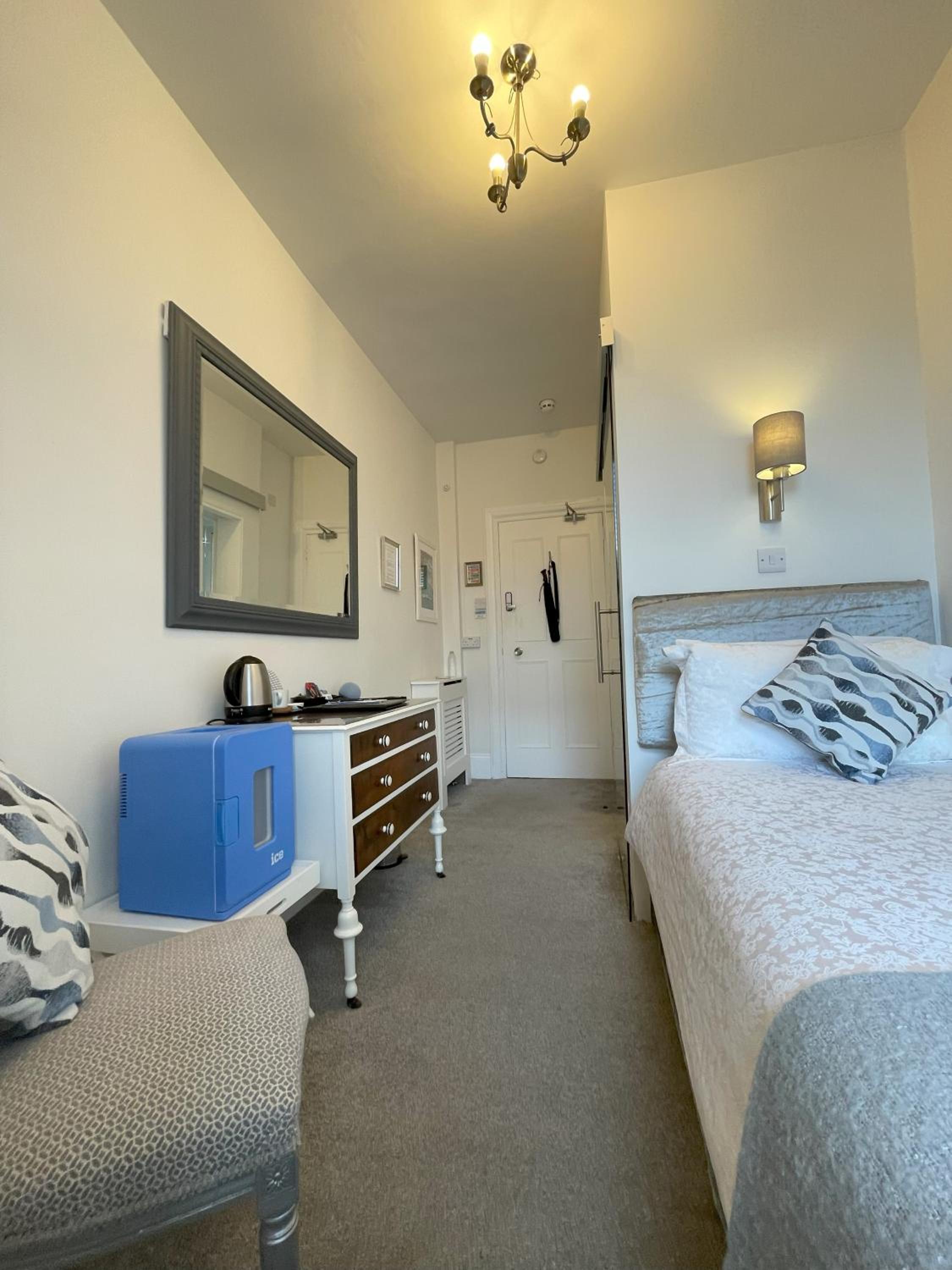 Single Room photo 3