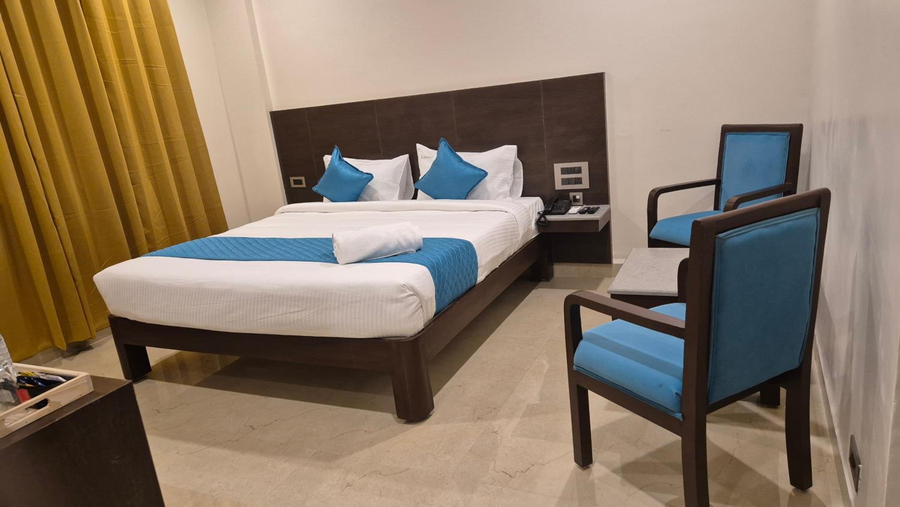 Superior King Room - Photo 13