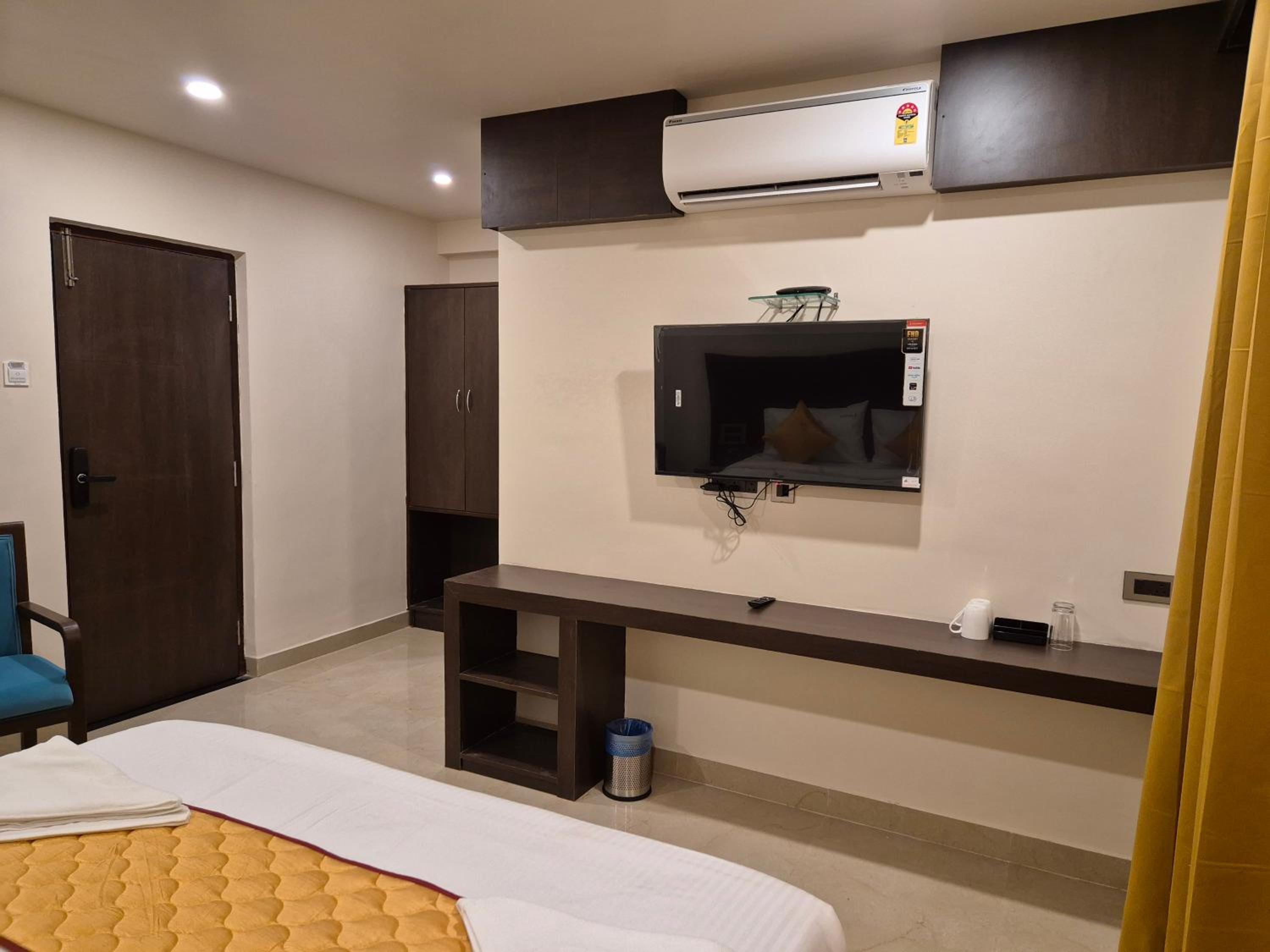 Superior King Room - Photo 12