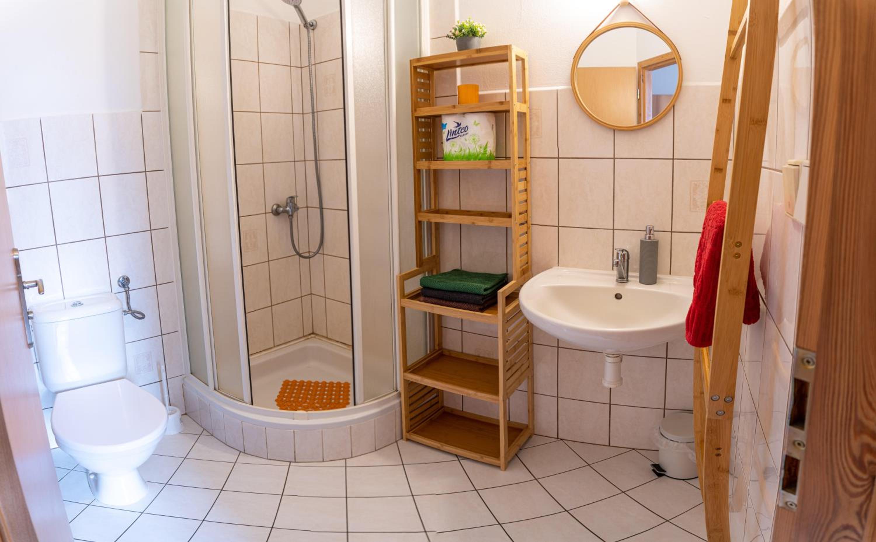 Quadruple Room with Private Bathroom photo 2