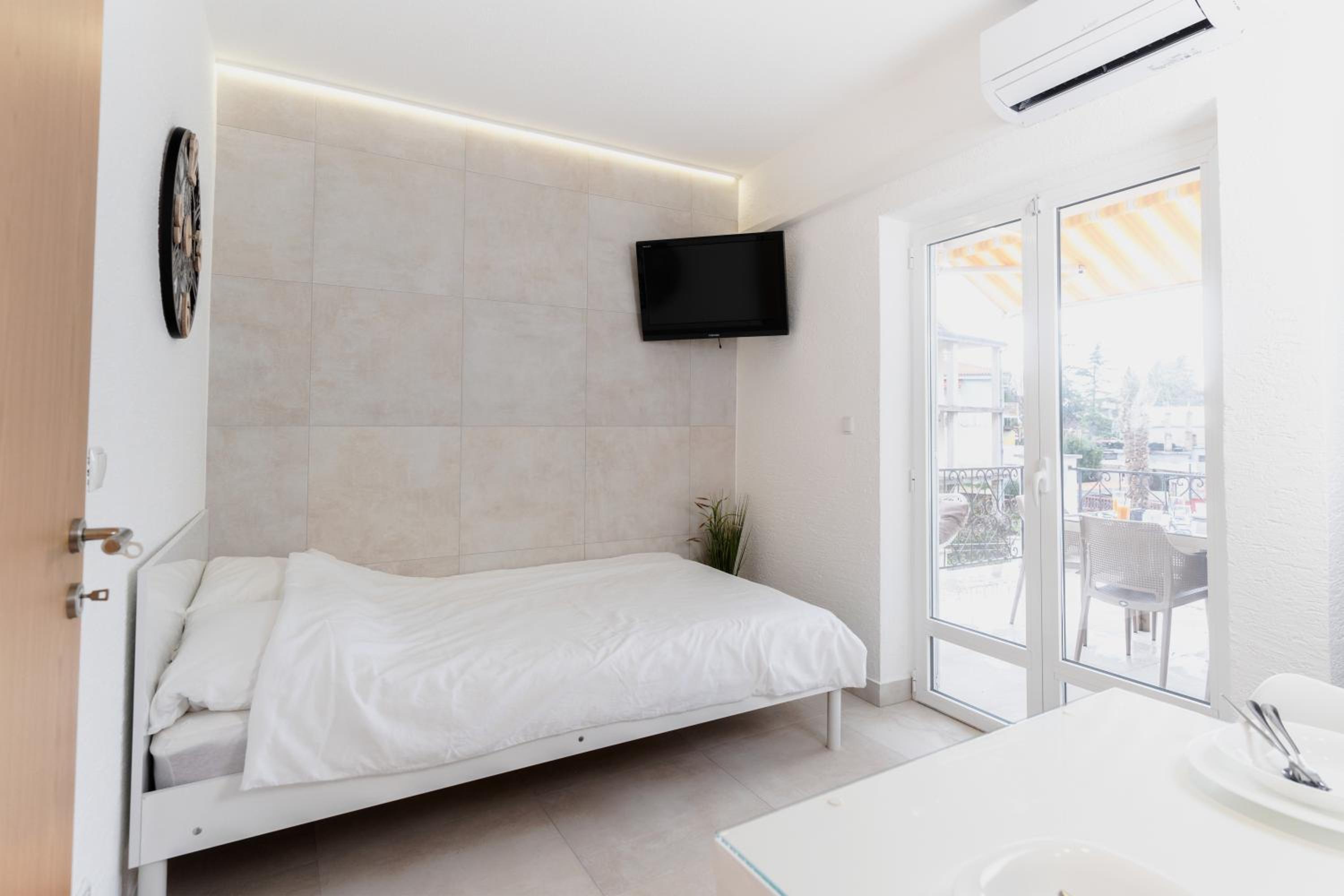 Two-Bedroom Apartment with Balcony photo 1