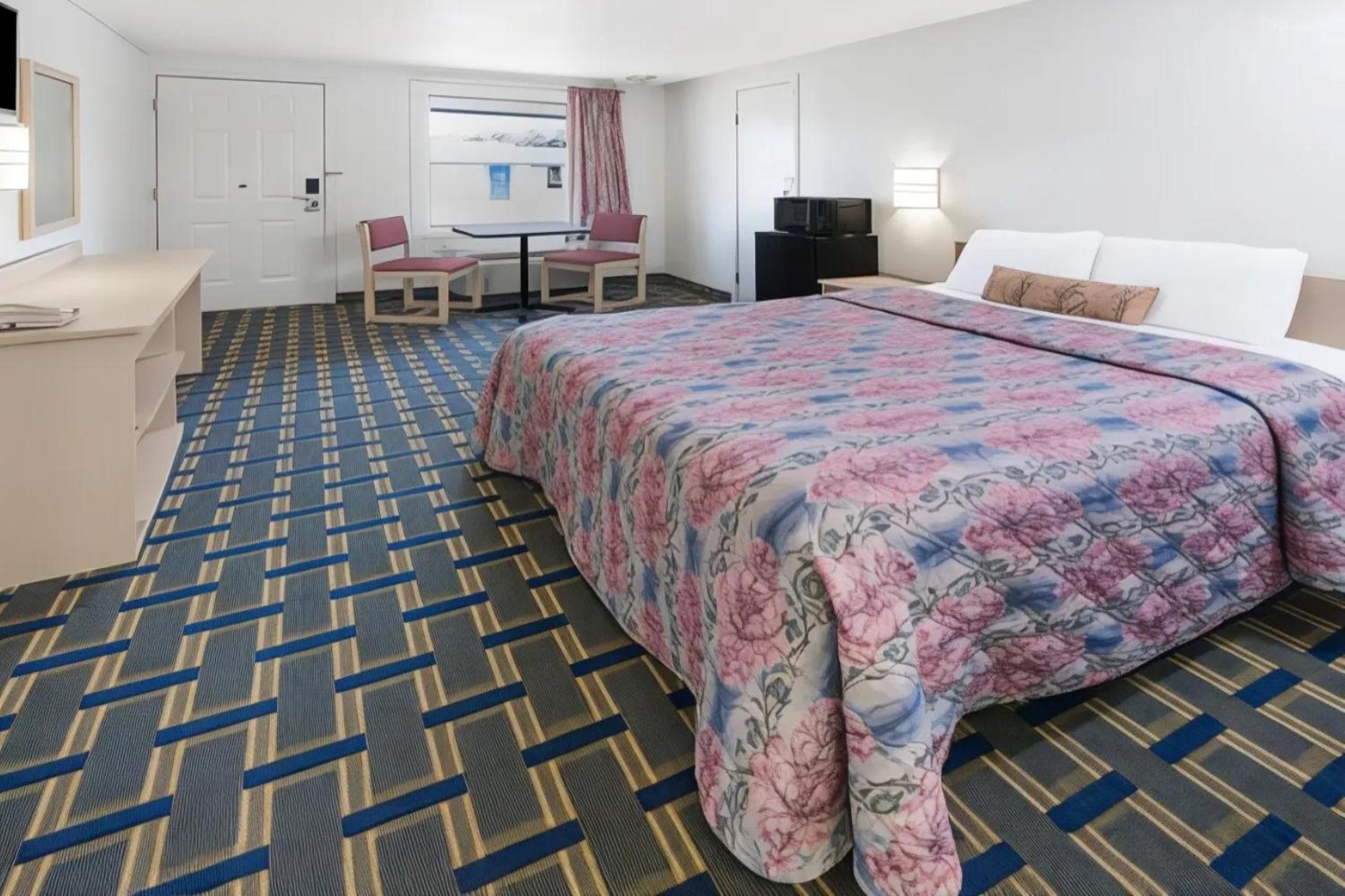 Standard Queen Room