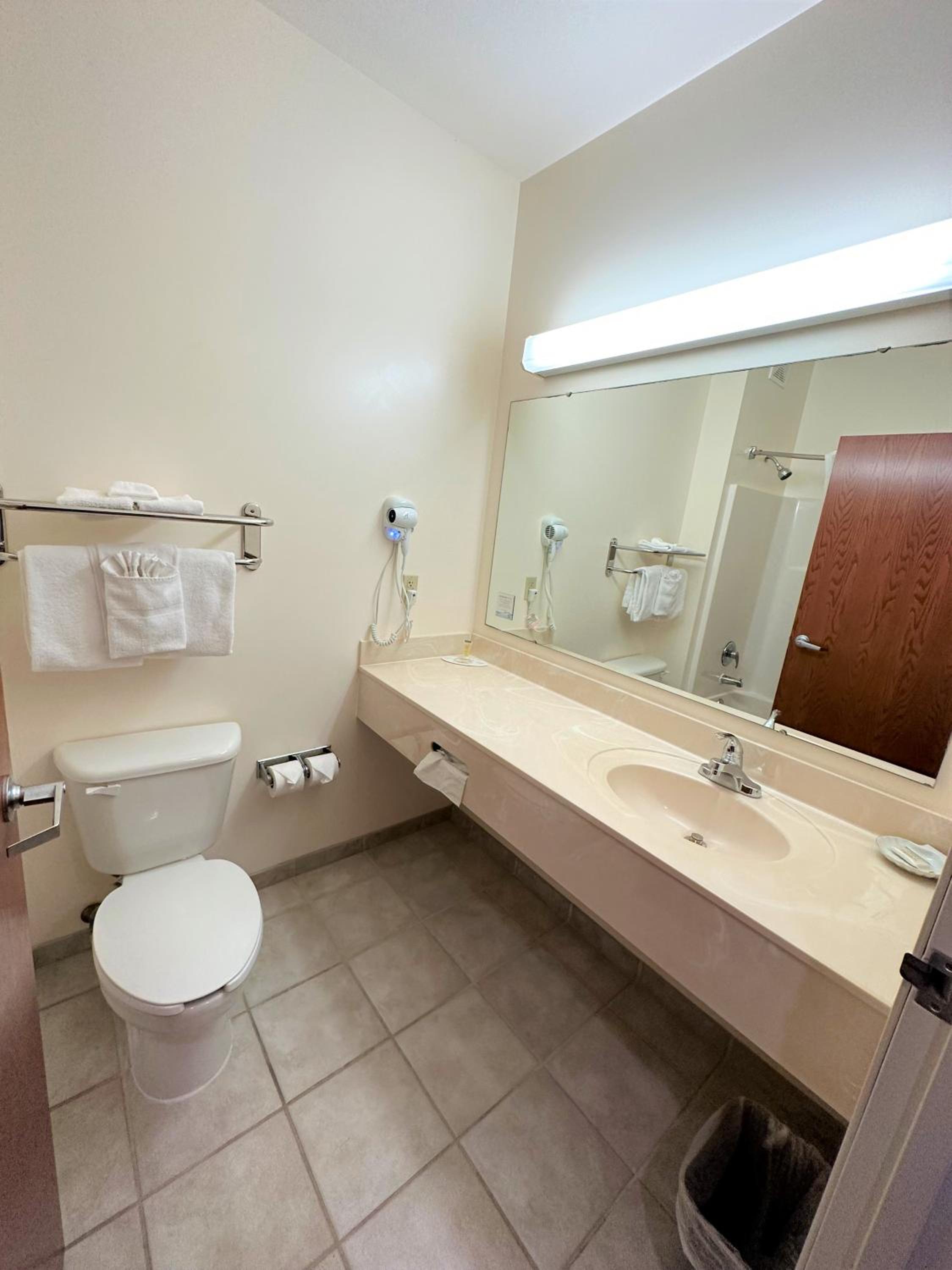 King Room - Non-Smoking - Photo 4