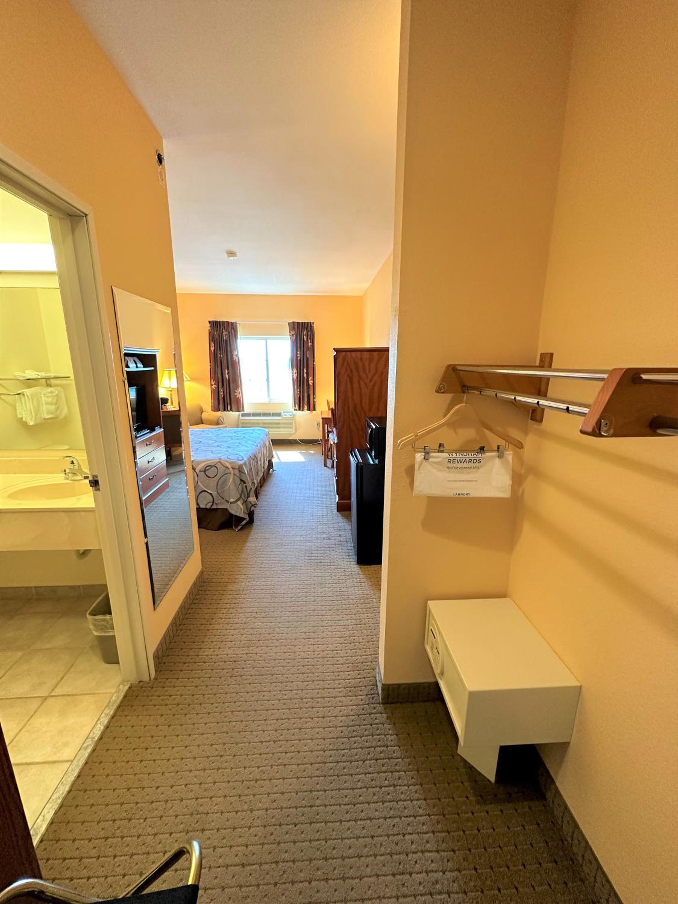 King Room - Non-Smoking - Photo 3