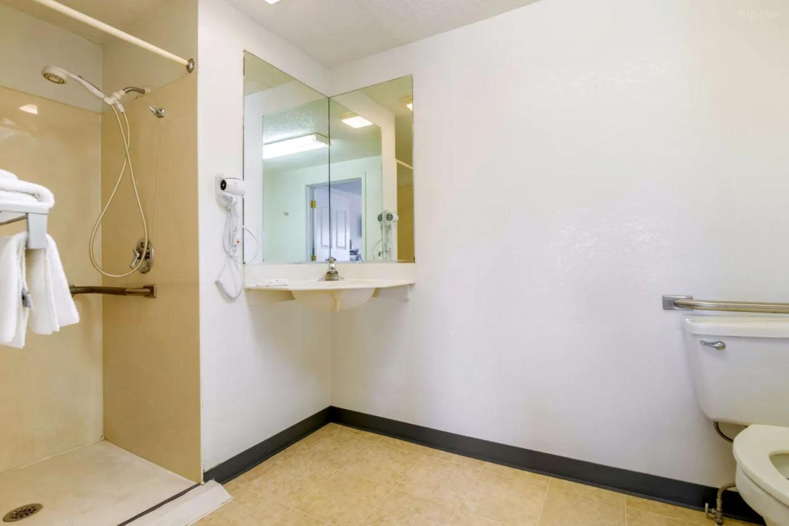 Queen Room - Disability Access