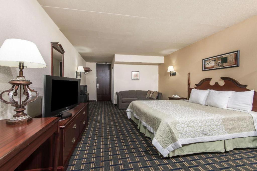 Business King Room - Non-Smoking - Photo 1