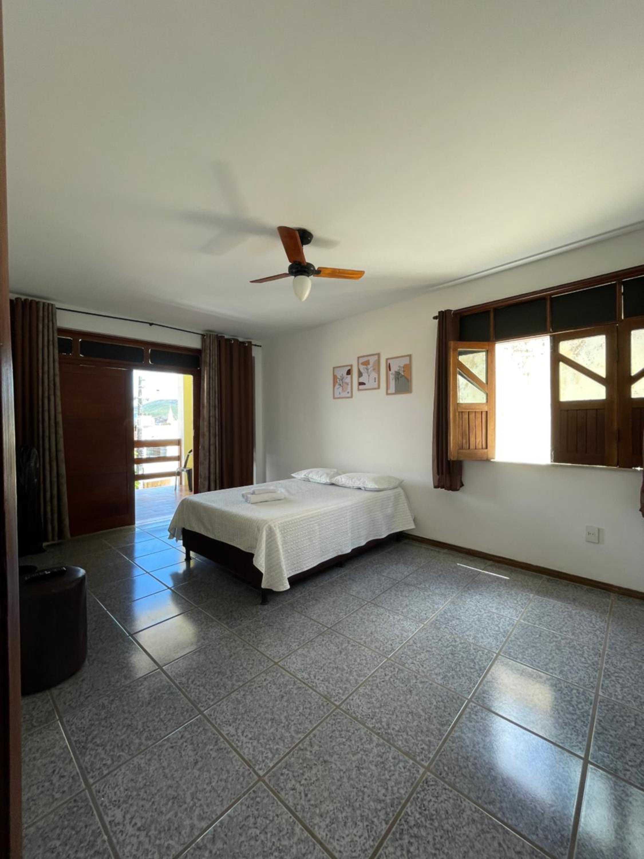 Economy Triple Room photo 2