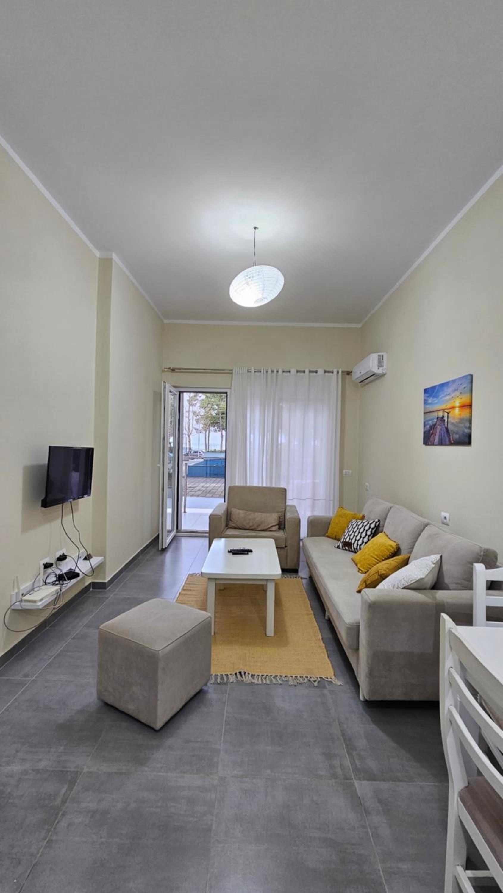 One-Bedroom Apartment photo 2