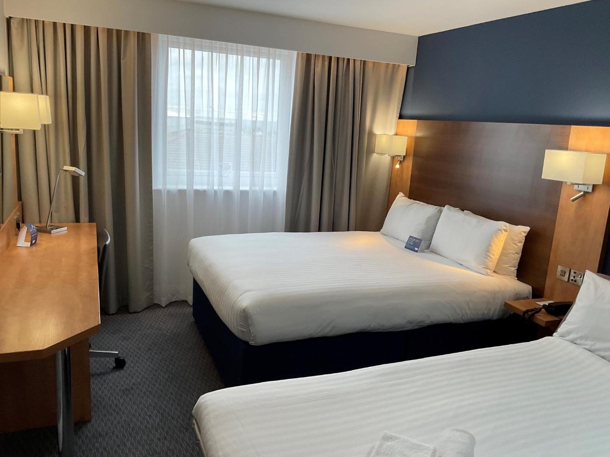 Standard Double Room with Sofa Bed and Free Hot Breakfast - Photo 3