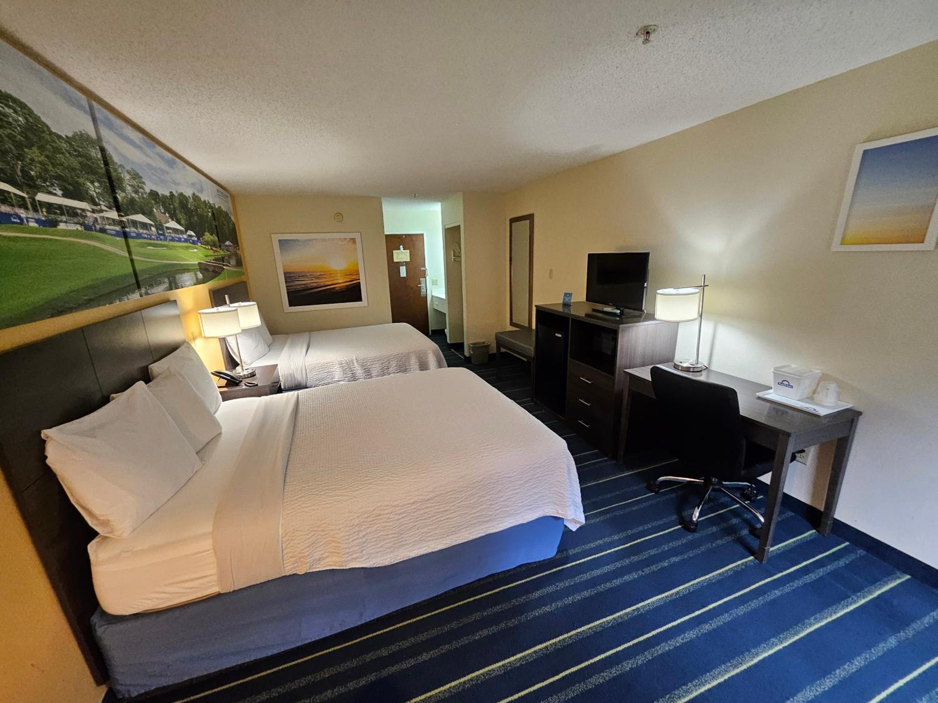 Queen Room with Two Queen Beds - Non-Smoking - Photo 1