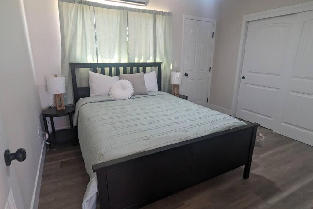 One-Bedroom House photo 1