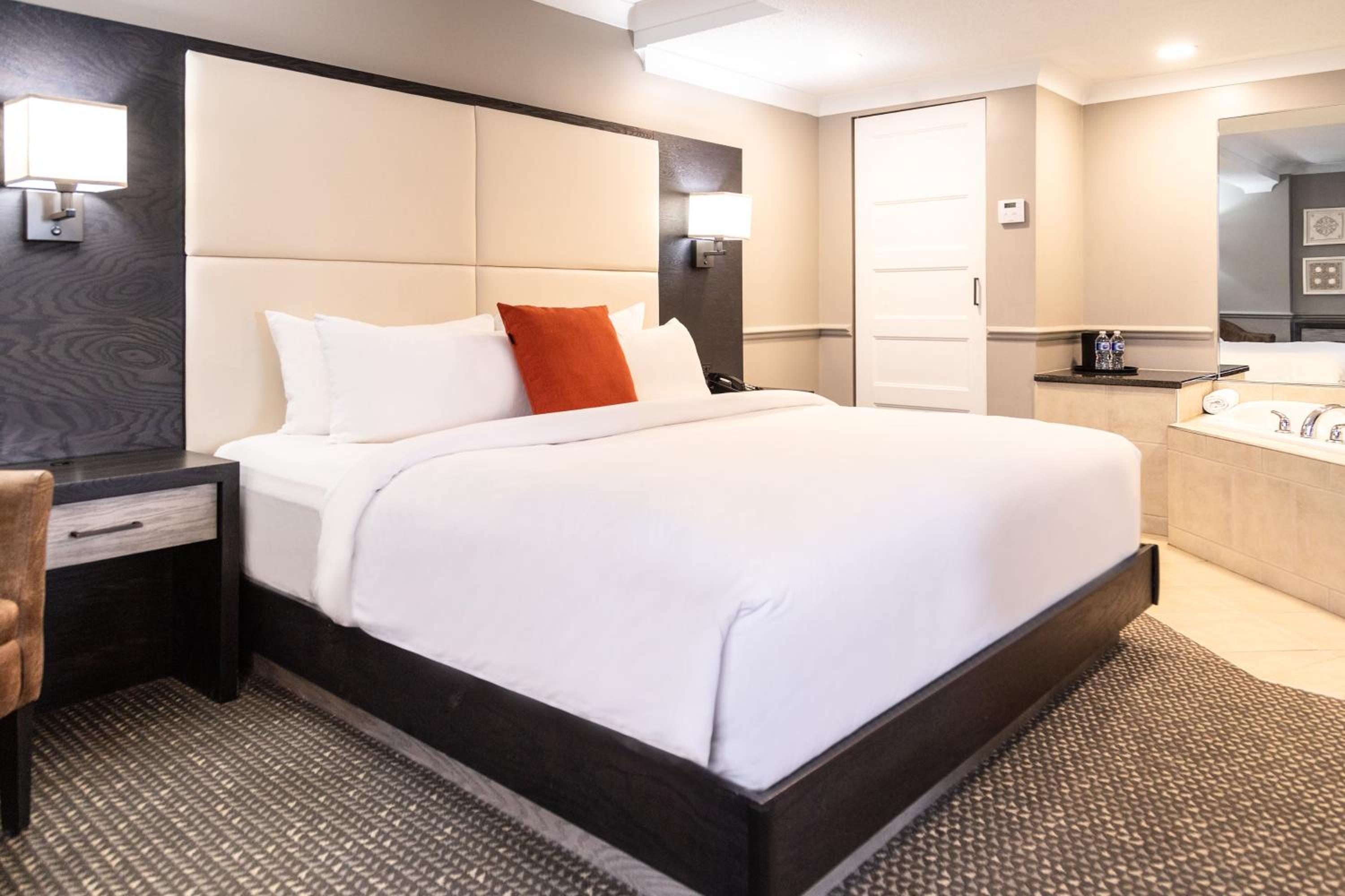 Junior King Suite - Photo 8