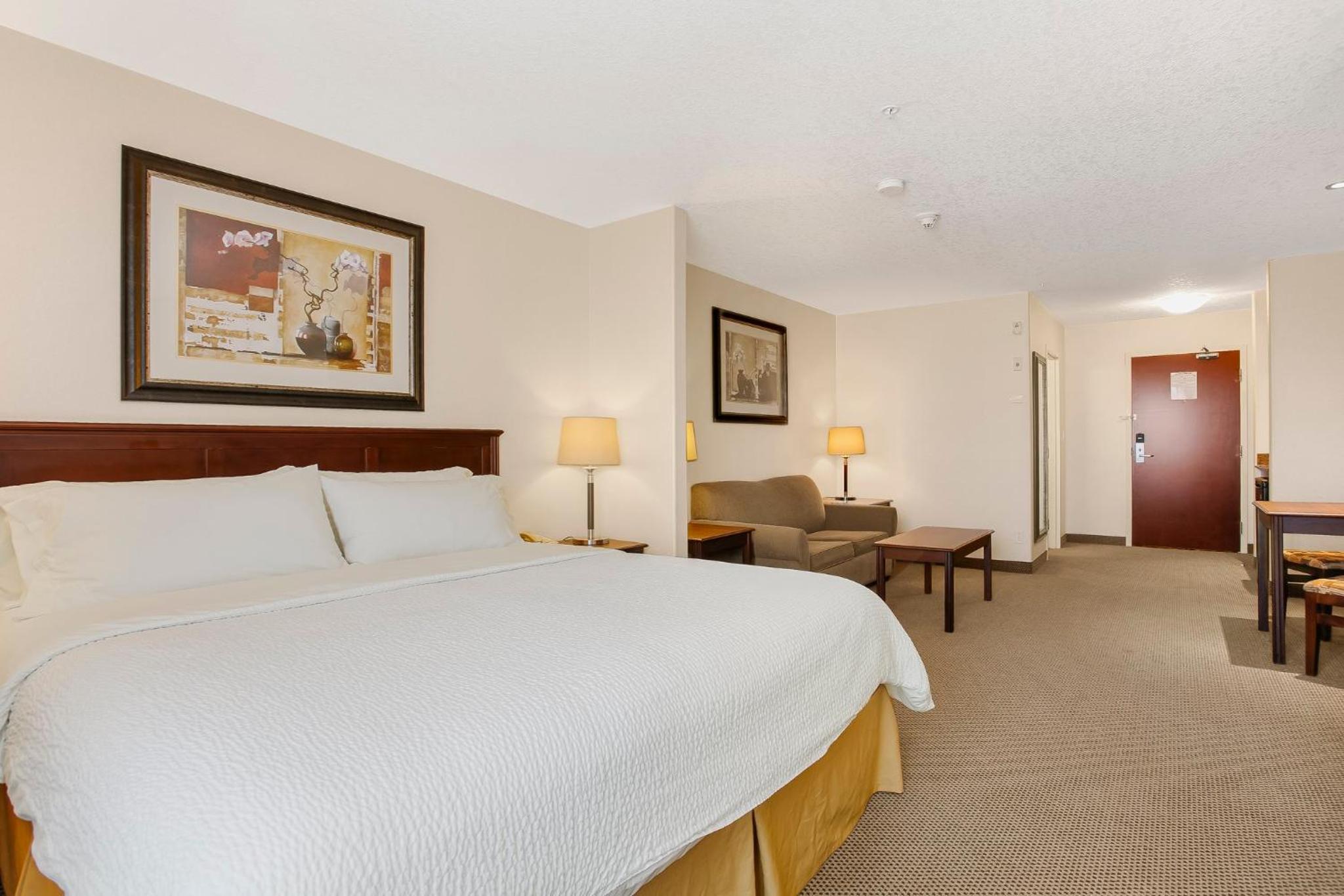 King Suite - Non-Smoking - Photo 3