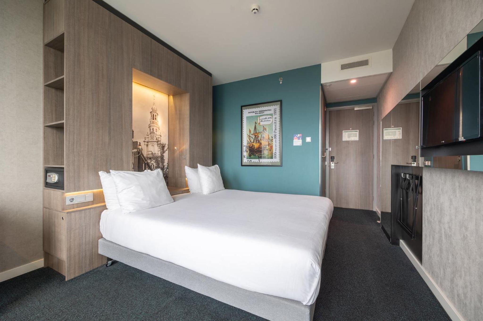 Deluxe Room 1 King Bed