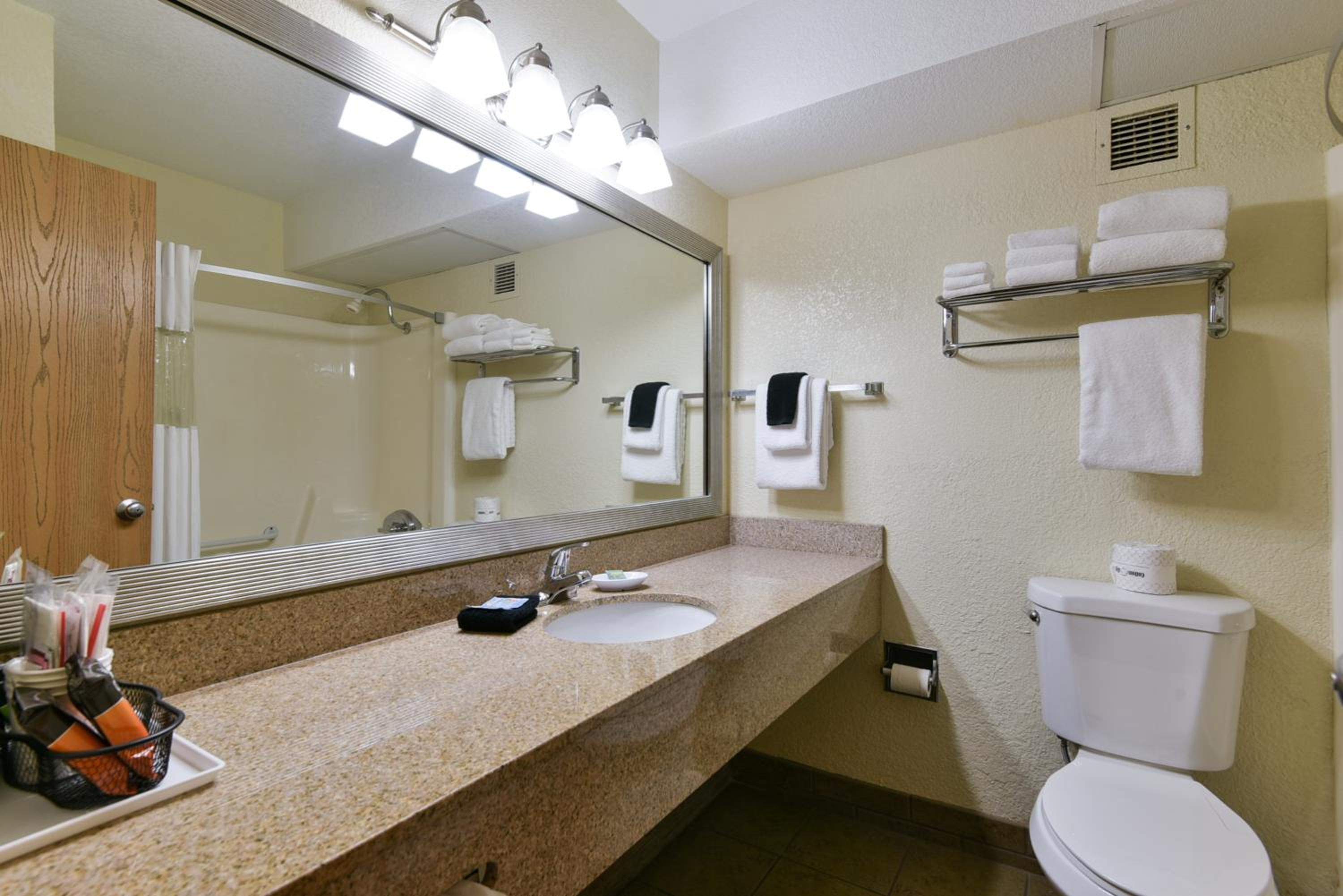 King Room - Non-Smoking photo 2