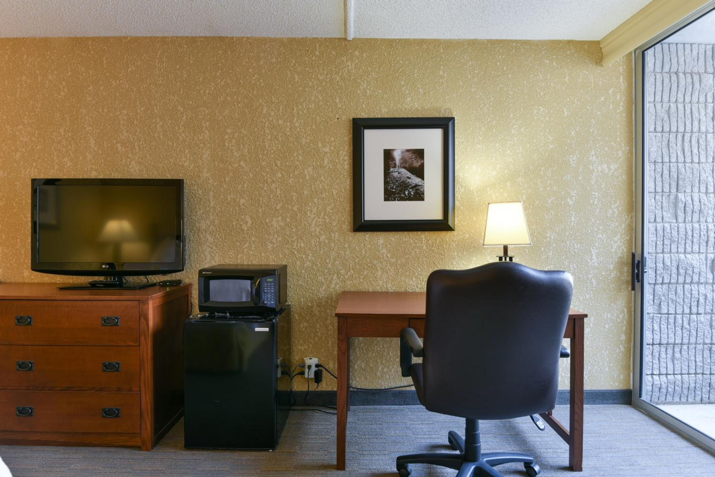 King Room - Non-Smoking photo 1
