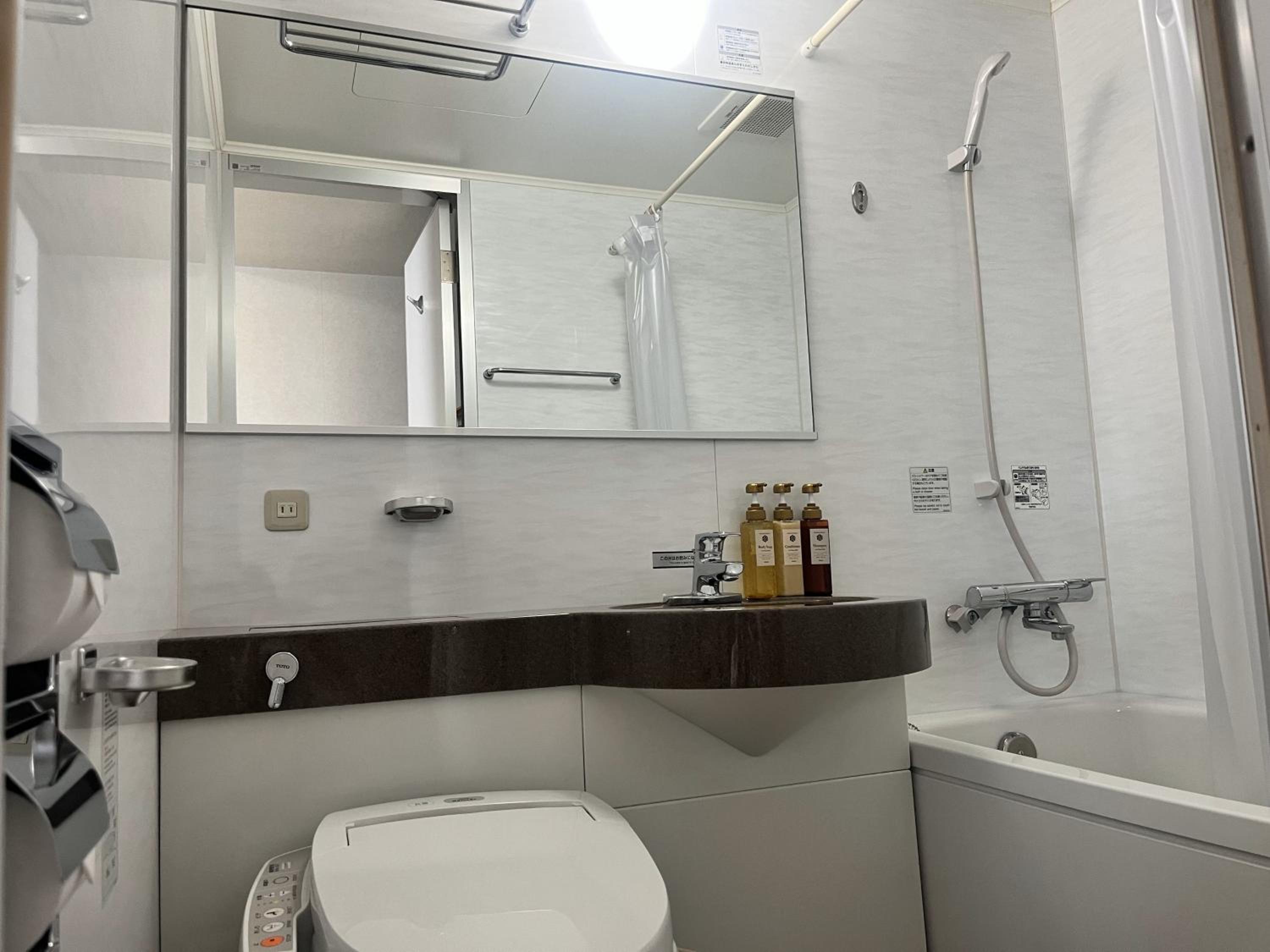 Single Room with Additional Amenities - Smoking photo 3