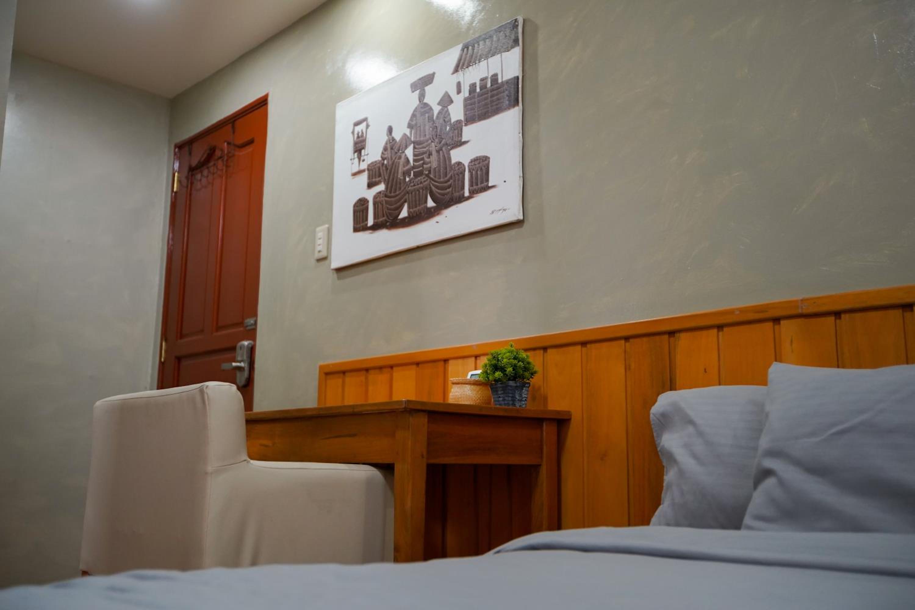 Deluxe Double Room (2 Adults + 1 Child) - Photo 14
