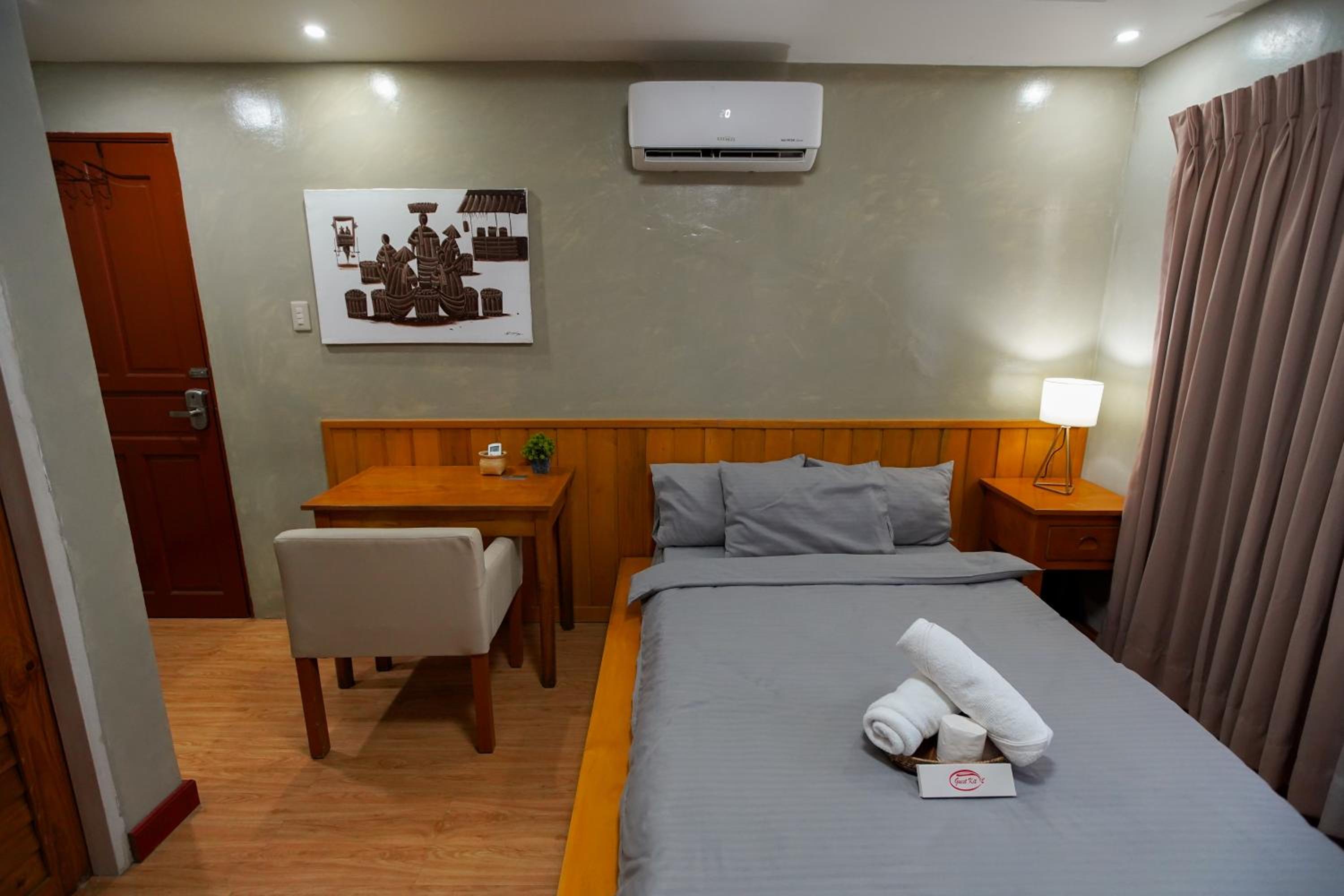 Deluxe Double Room (2 Adults + 1 Child) - Photo 12