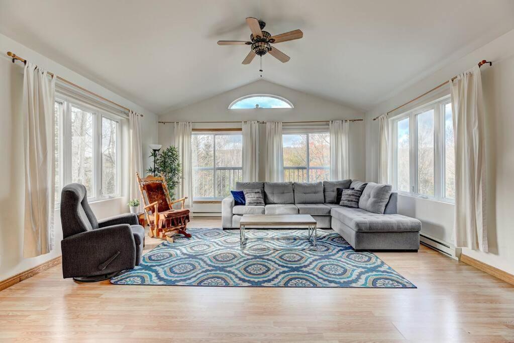 Three-Bedroom House photo 2