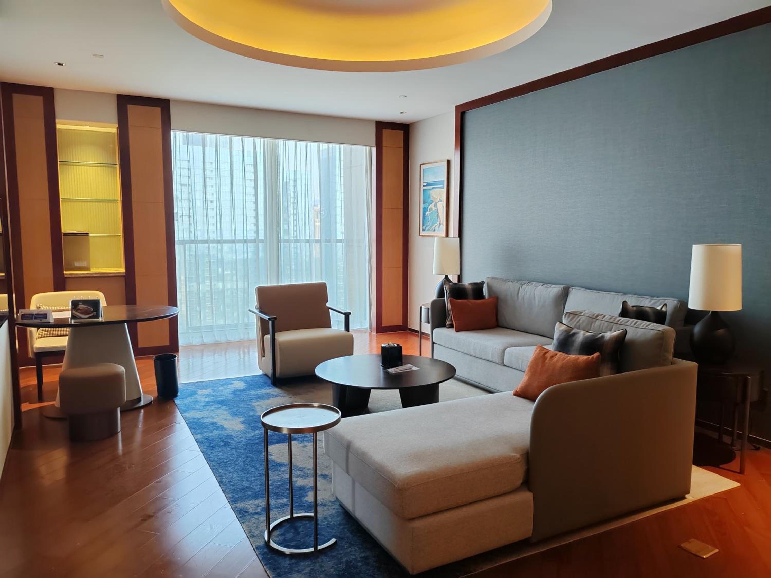 Ambassador Suite, Executive lounge access, Suite, 1 King