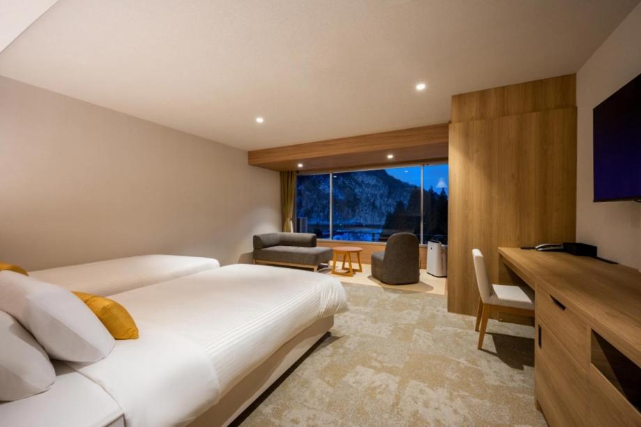 Twin Room - Non-Smoking photo 2