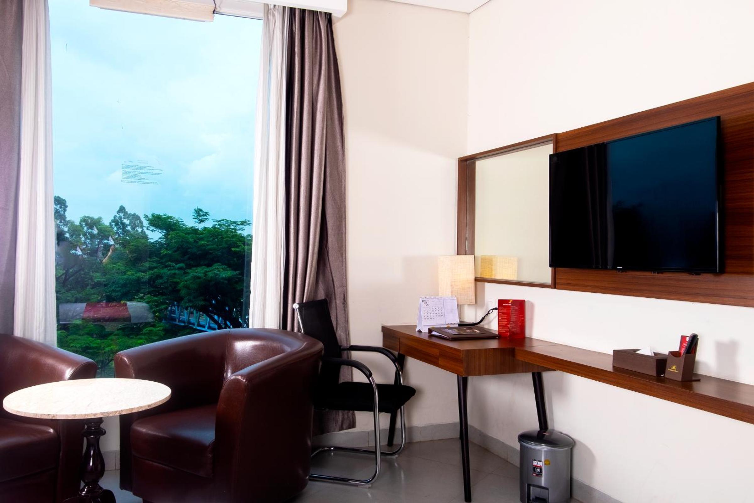 King Room with Lake View - Photo 1