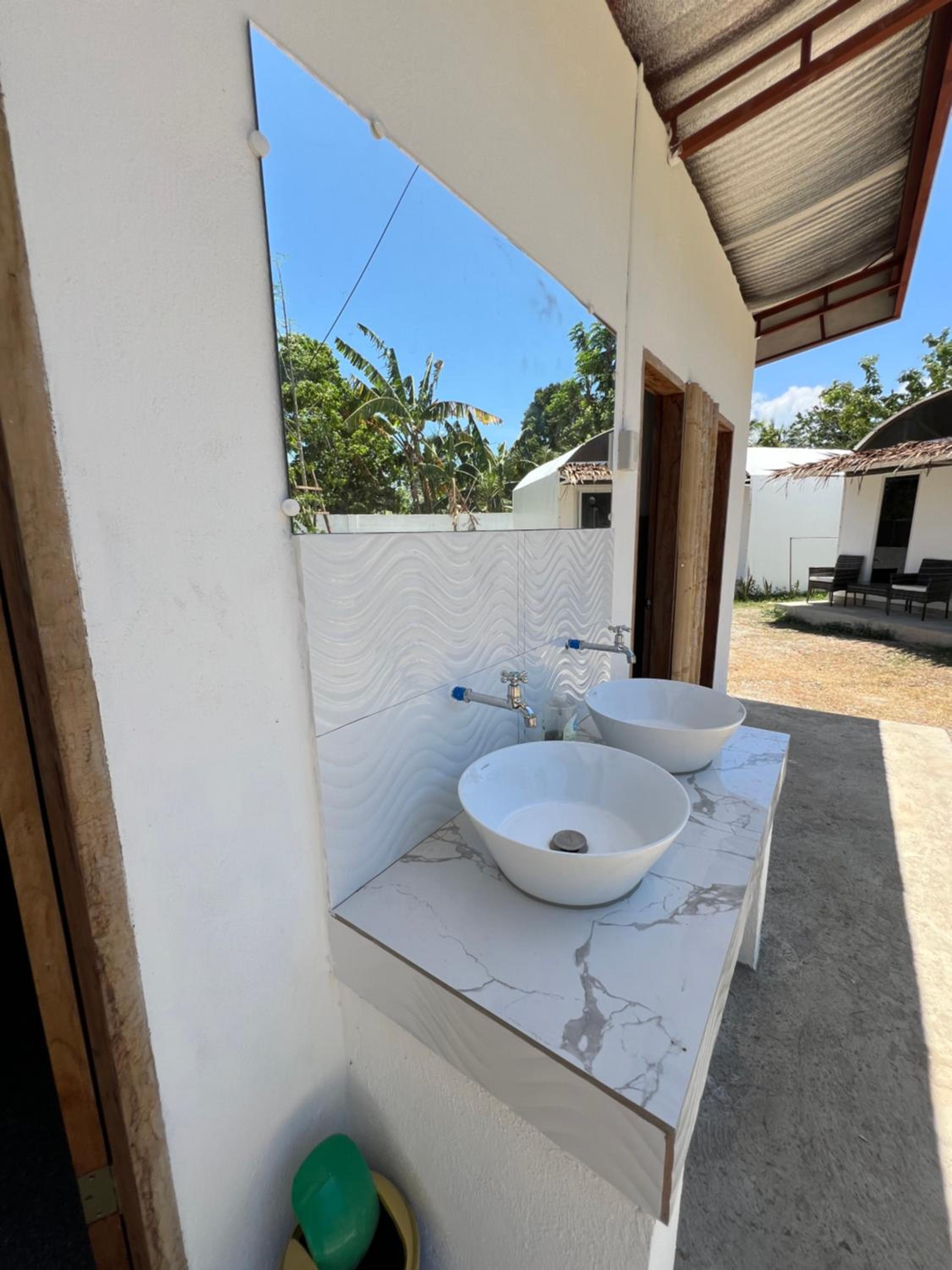 Twin Room with Private Bathroom photo 2