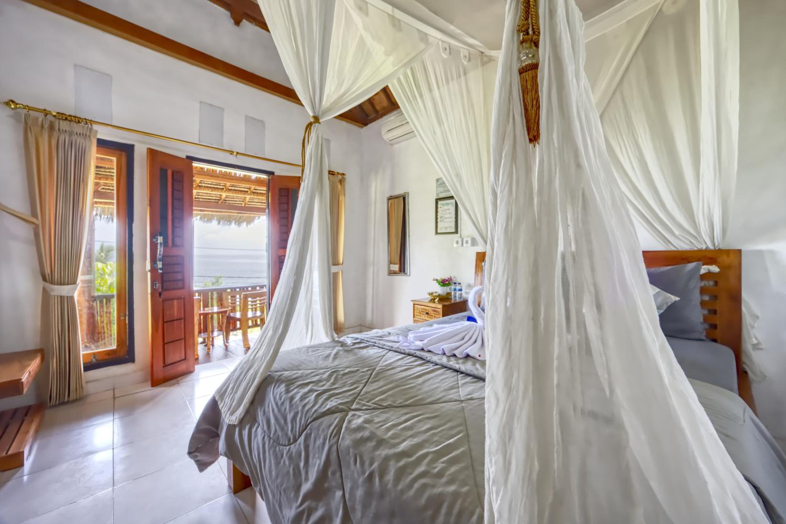 Double Room with Pool View - Photo 12
