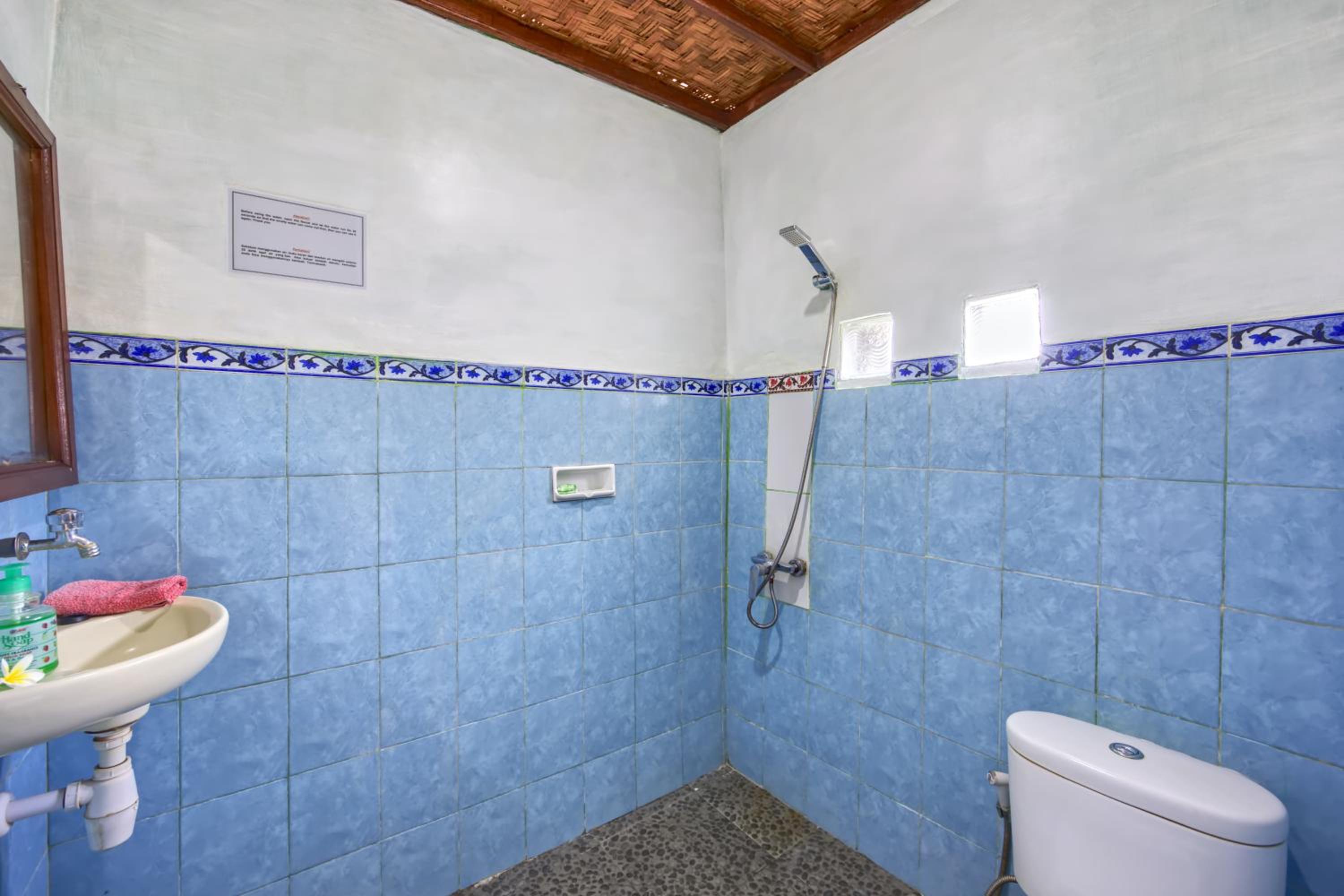 Double Room with Pool View - Photo 7