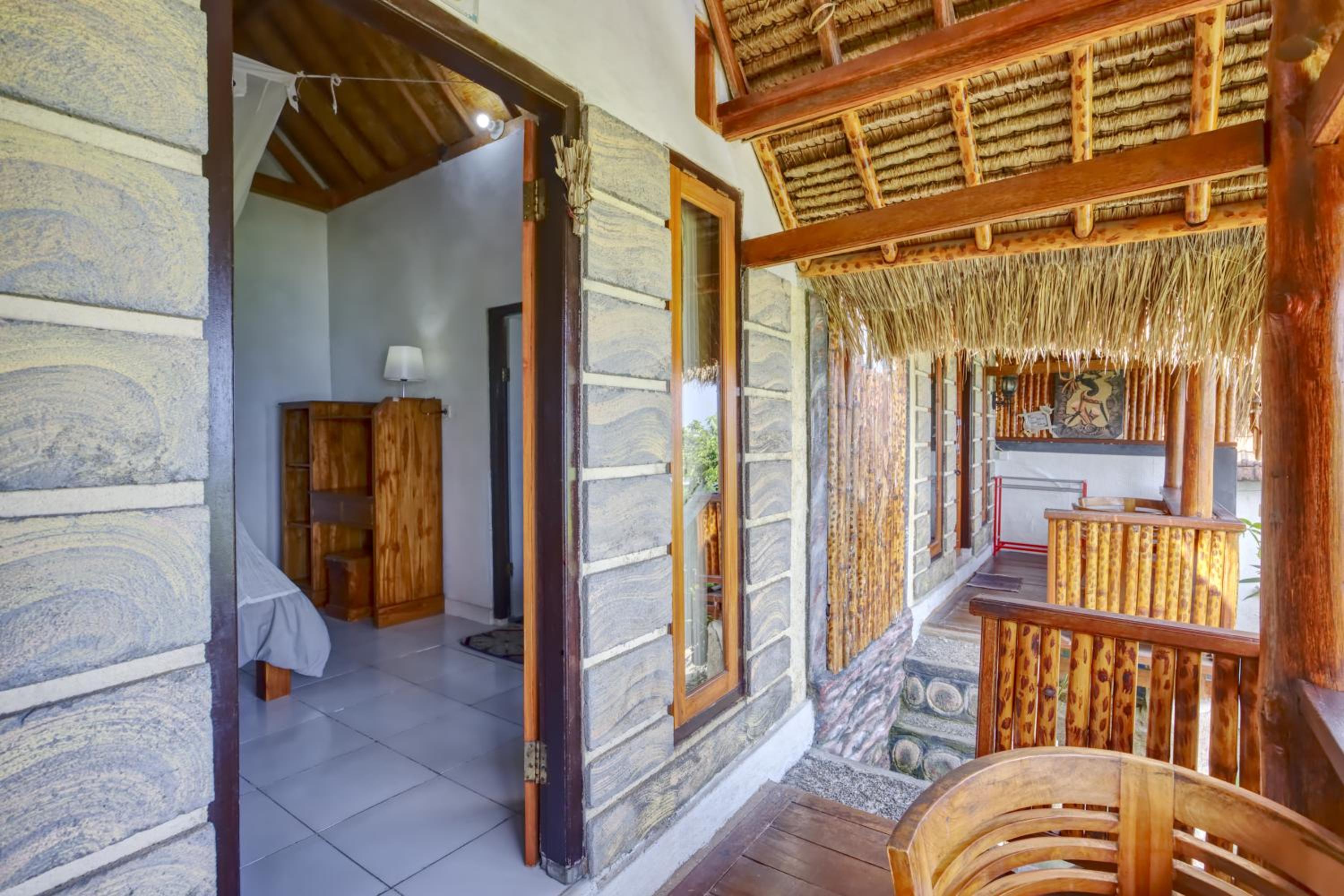 Double Room with Pool View - Photo 18