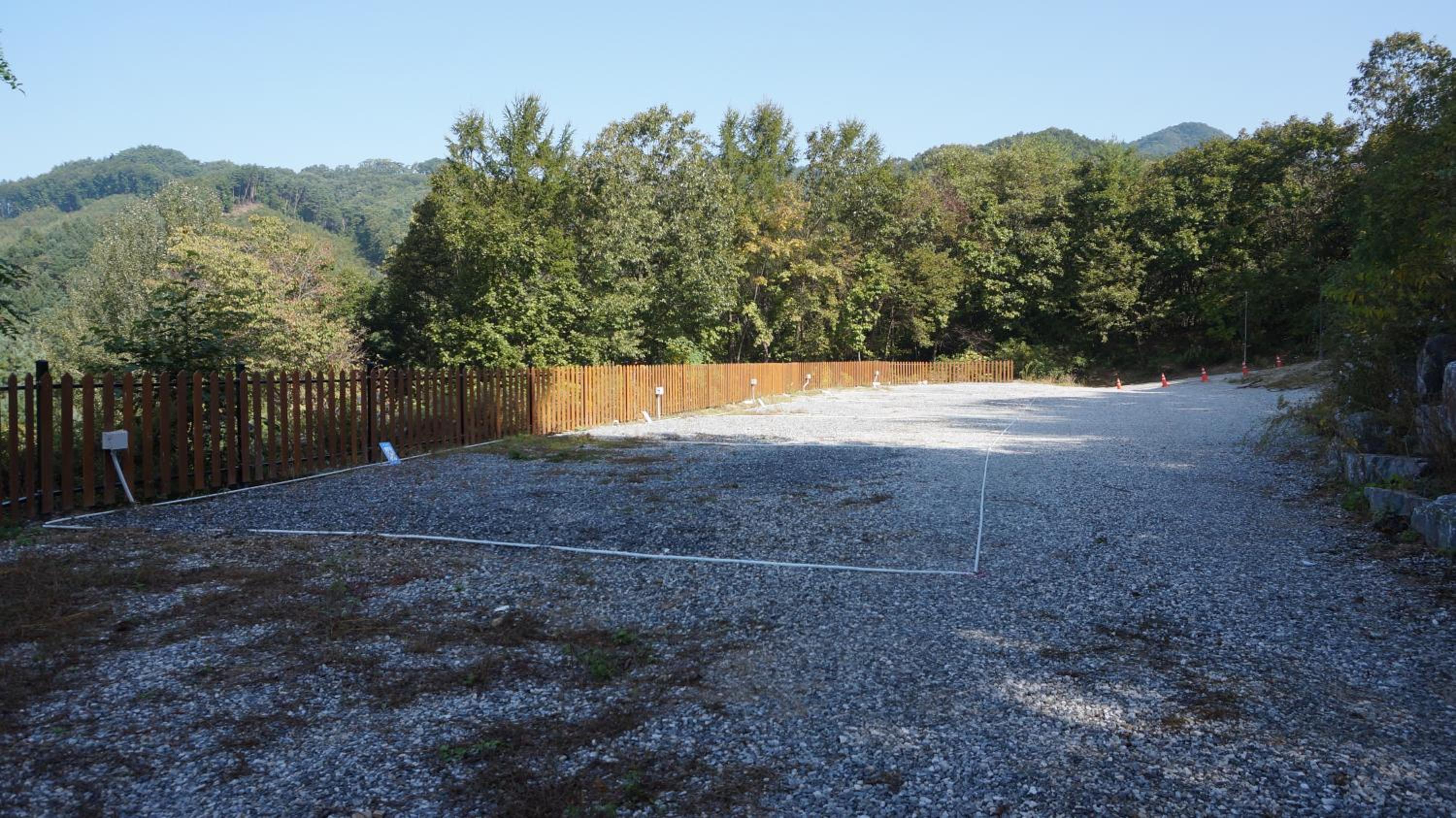 Auto camping empty site (10m x 10m) photo 2