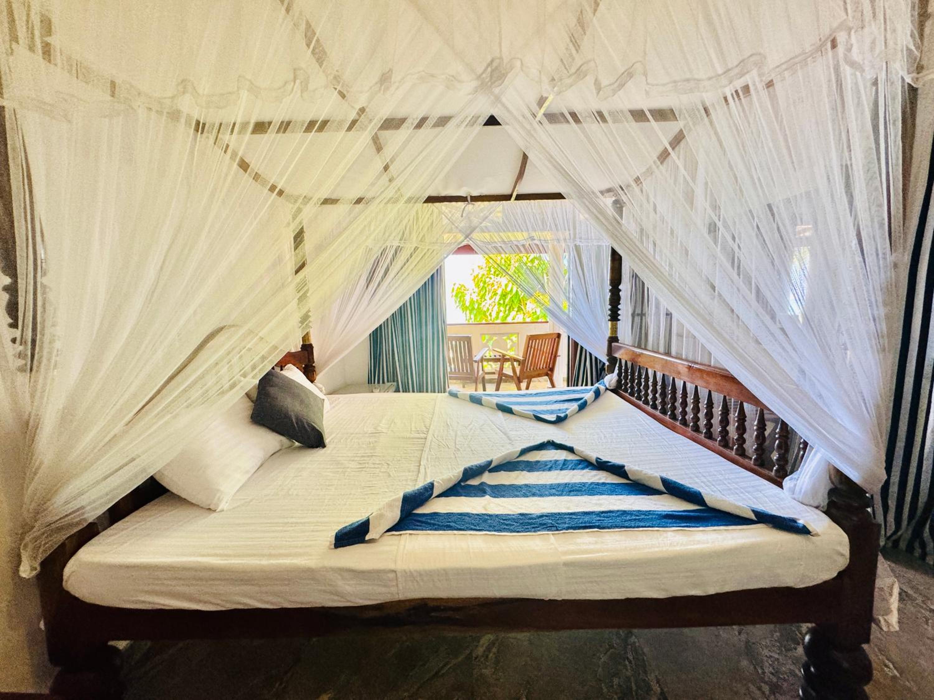 Deluxe Double Room with Balcony and Sea View photo 2