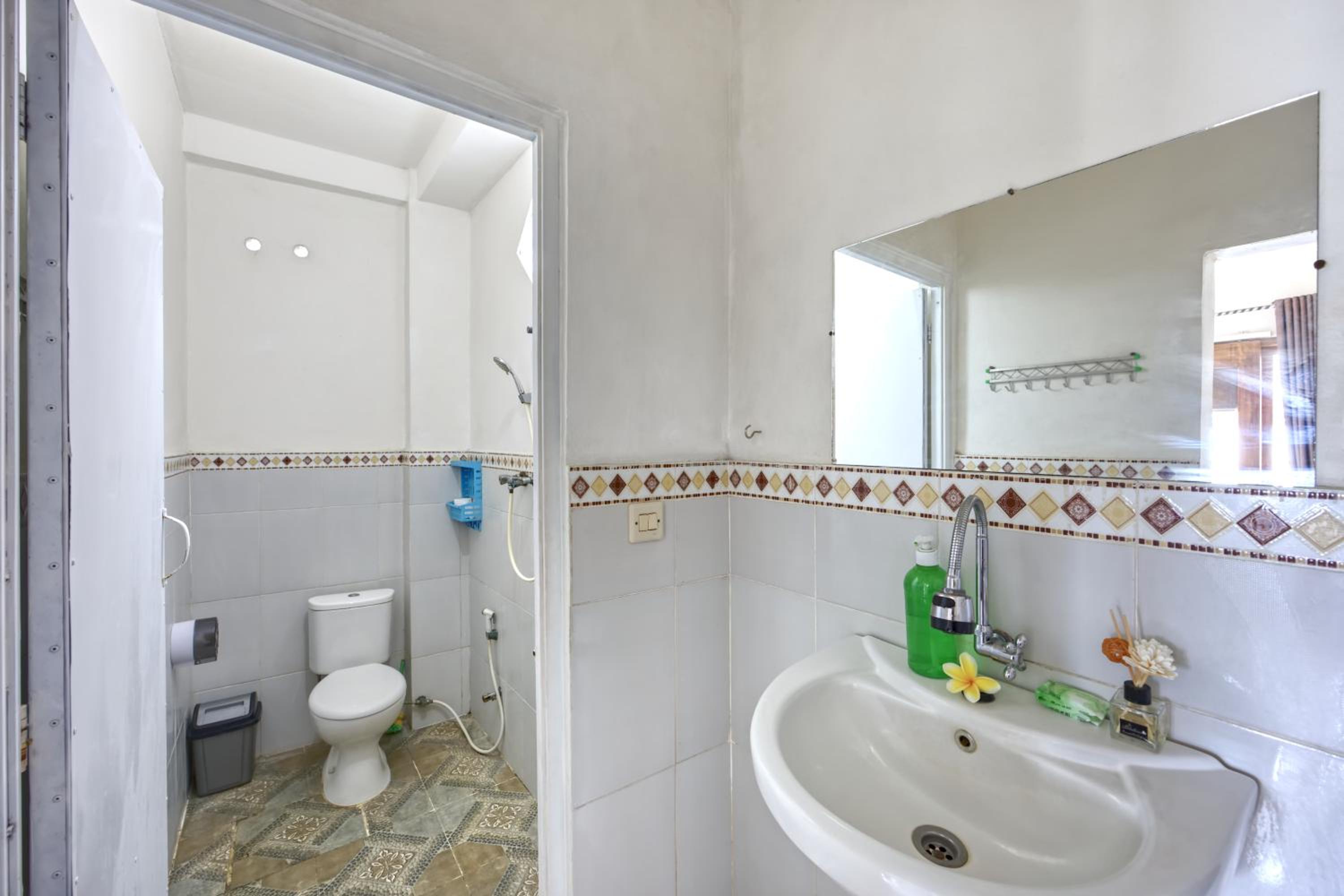 Queen Room with Sea View - Photo 4